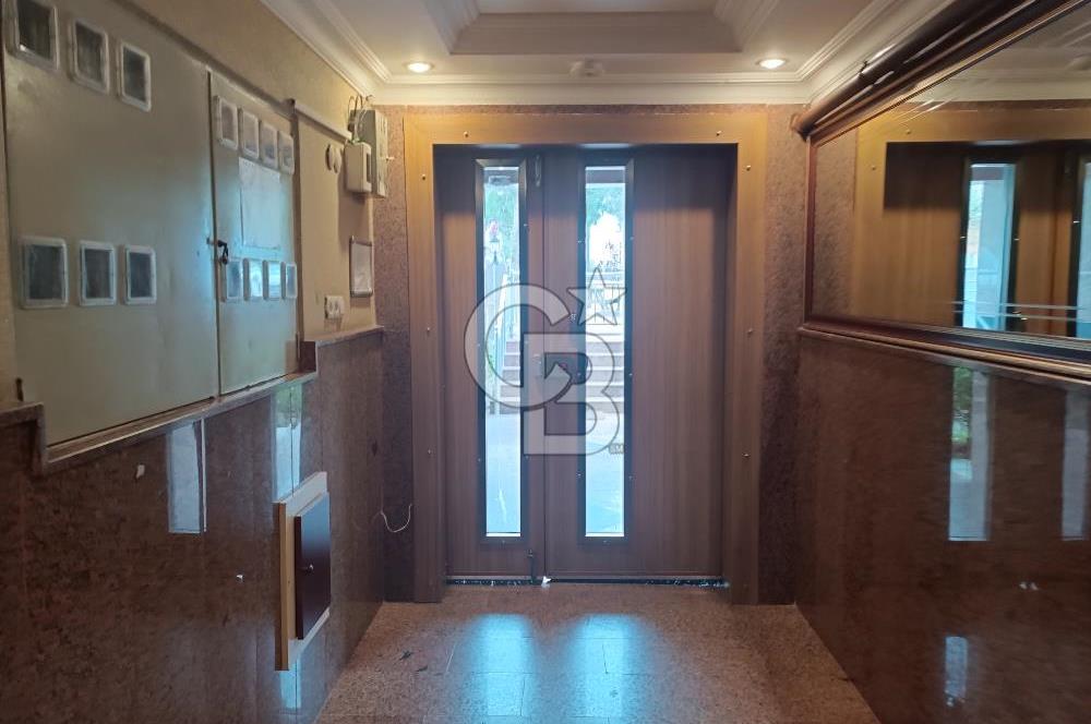 Cumhuriyet mahalllesinde 135m2 tadilatlı 2 balkonlu daire