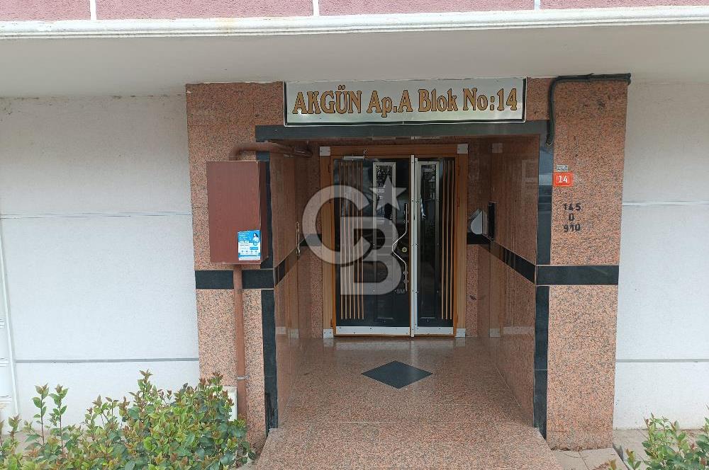 Cumhuriyet mahalllesinde 135m2 tadilatlı 2 balkonlu daire