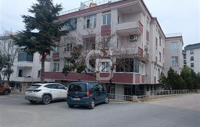 Cumhuriyet mahalllesinde 135m2 tadilatlı 2 balkonlu daire