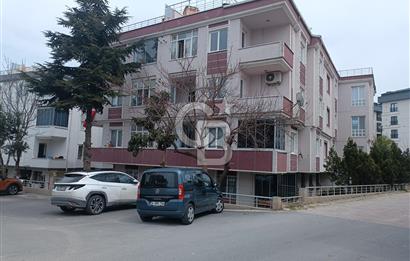 Cumhuriyet mahalllesinde 135m2 tadilatlı 2 balkonlu daire
