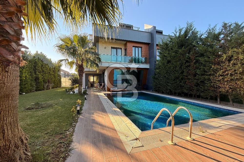 Beylikdüzü Mavera villa Satılık 7+2 Özel havuzlu villa
