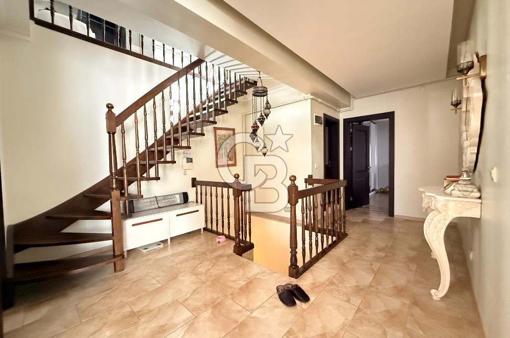 Florya Beyti Bölgesi'nde 165 m2 3+1 Satılık Çatı Katı