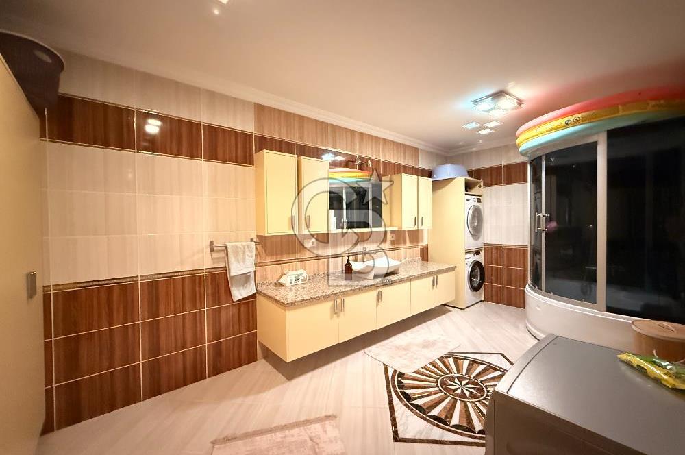 Florya Beyti Bölgesi'nde 165 m2 3+1 Satılık Çatı Katı