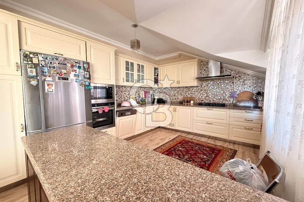 Florya Beyti Bölgesi'nde 165 m2 3+1 Satılık Çatı Katı