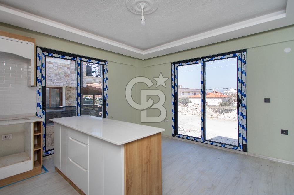 Foça Kazım Dirik Mah. Merkezi Konumda Satılık 2+1 Daire