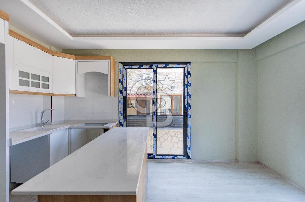 Foça Kazım Dirik Mah. Merkezi Konumda Satılık 2+1 Daire