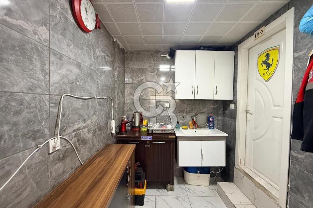 Balçova'da Merkezi Konumda Satılık 32m² Dükkan