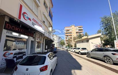 Balçova'da Merkezi Konumda Satılık 32m² Dükkan