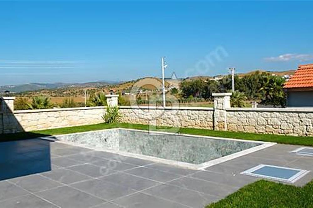 Seferihisar'da Satılık 3+1 Havuzlu Müstakil Villa
