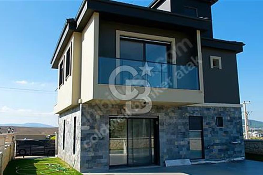 Seferihisar'da Satılık 3+1 Havuzlu Müstakil Villa