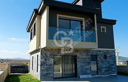 Seferihisar'da Satılık 3+1 Havuzlu Müstakil Villa