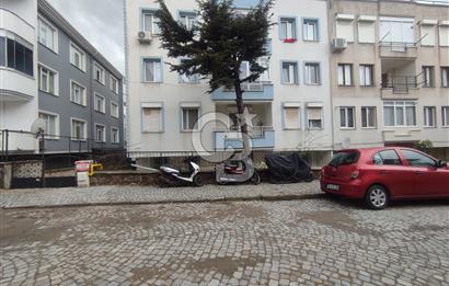 Ayvalık 150 Evler'de Merkezi Konumda Satılık Doğalgazlı Daire 
