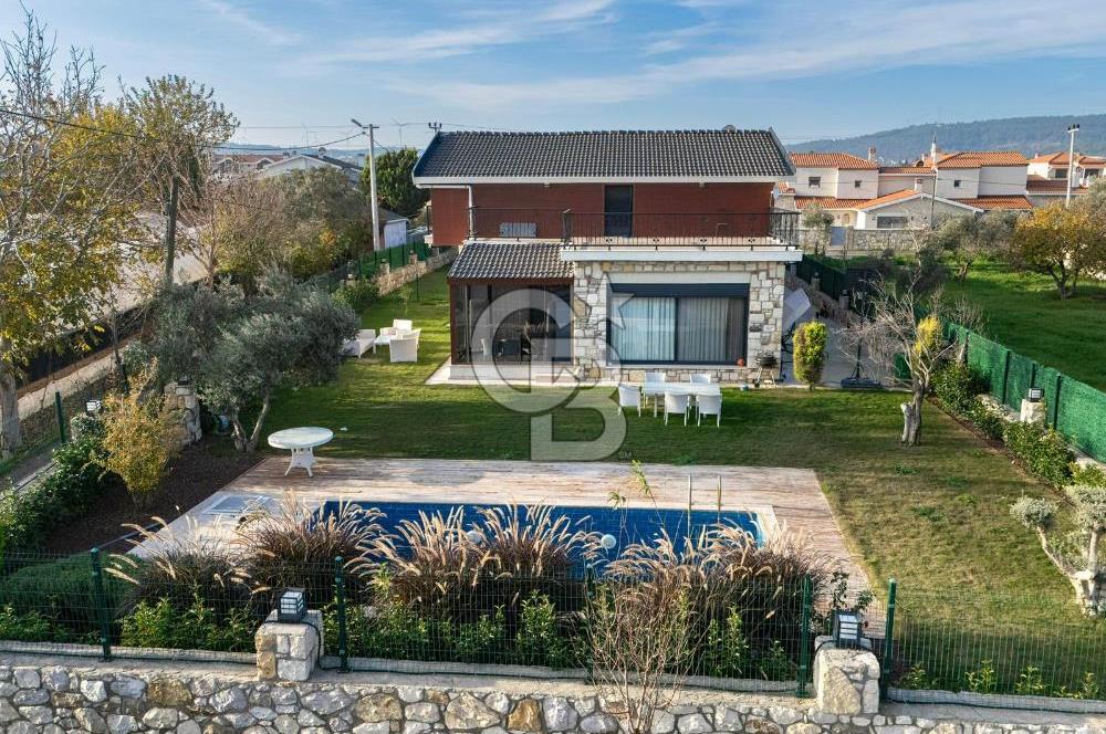 Urla Kuşçular'da 621m2 Arsa İçinde 4+1 Havuzlu Villa