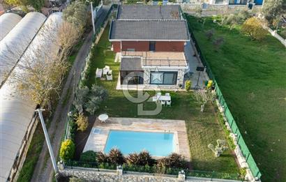 Urla Kuşçular'da 621m2 Arsa İçinde 4+1 Havuzlu Villa