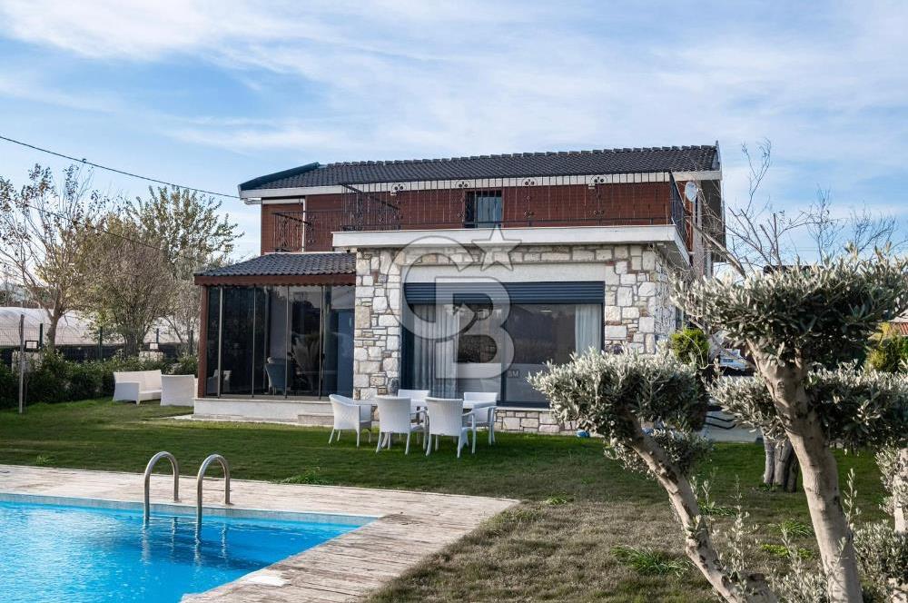 Urla Kuşçular'da 621m2 Arsa İçinde 4+1 Havuzlu Villa