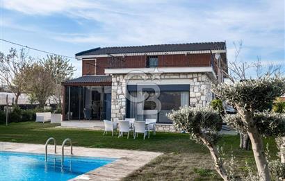 Urla Kuşçular'da 621m2 Arsa İçinde 4+1 Havuzlu Villa