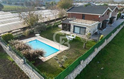 Urla Kuşçular'da 621m2 Arsa İçinde 4+1 Havuzlu Villa