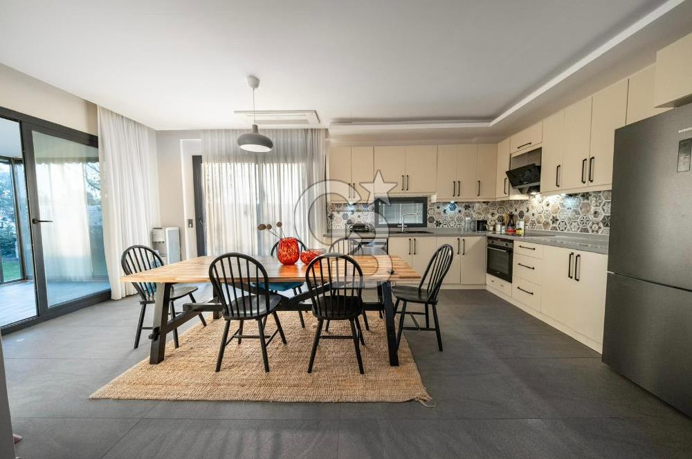 Urla Kuşçular'da 621m2 Arsa İçinde 4+1 Havuzlu Villa