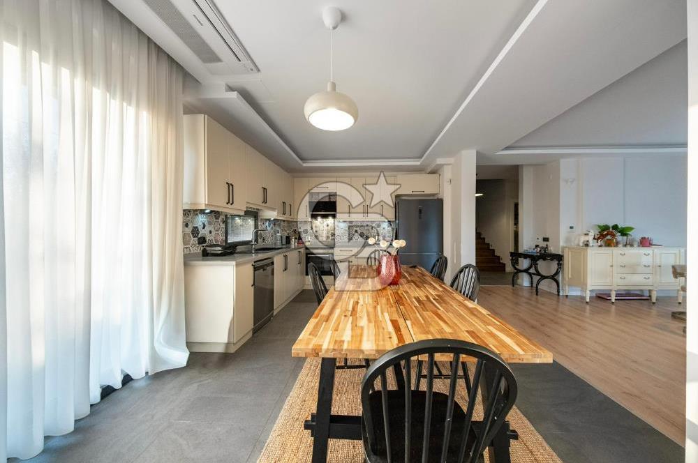 Urla Kuşçular'da 621m2 Arsa İçinde 4+1 Havuzlu Villa