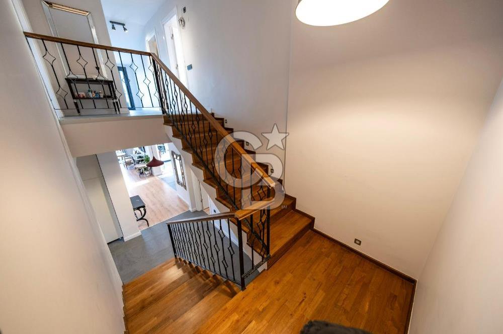 Urla Kuşçular'da 621m2 Arsa İçinde 4+1 Havuzlu Villa