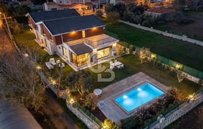 Urla Kuşçular'da 621m2 Arsa İçinde 4+1 Havuzlu Villa
