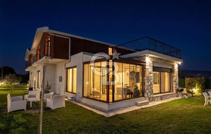 Urla Kuşçular'da 621m2 Arsa İçinde 4+1 Havuzlu Villa