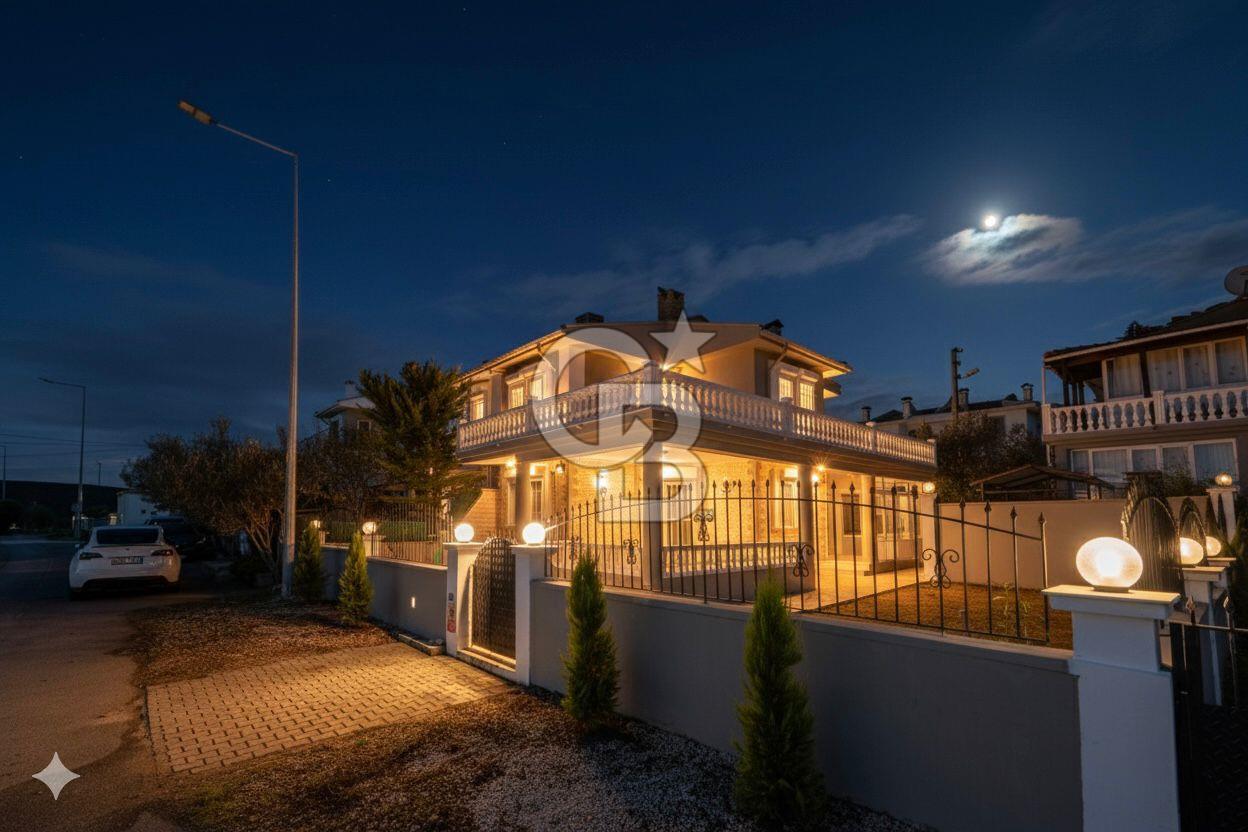 ÇEŞME ALAÇATI'DA YENİLENMİŞ, MASRAFSIZ, 3+1 VİLLA