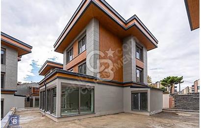 ÇEKMEKÖY MERKEZ MAHALLESİNDE 5+1 SATILIK VİLLA