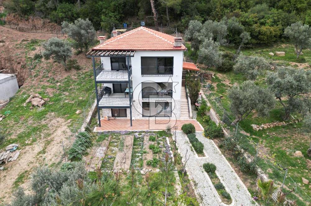 KEMALPAŞA DEREKÖY’DE SATILIK TRİPLEKS ÖZEL TASARIMLI VİLLA