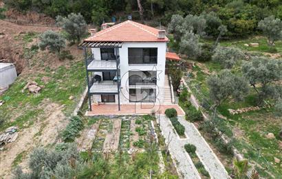 KEMALPAŞA DEREKÖY’DE SATILIK TRİPLEKS ÖZEL TASARIMLI VİLLA