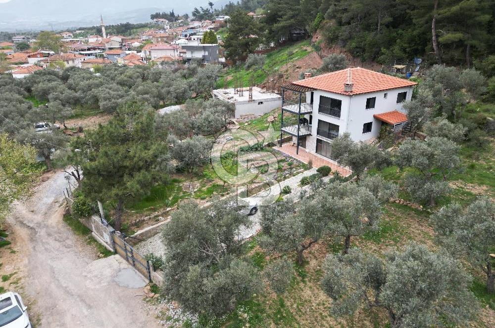 KEMALPAŞA DEREKÖY’DE SATILIK TRİPLEKS ÖZEL TASARIMLI VİLLA