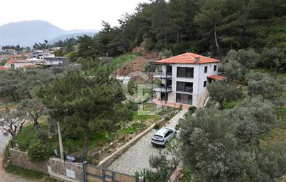 KEMALPAŞA DEREKÖY’DE SATILIK TRİPLEKS ÖZEL TASARIMLI VİLLA