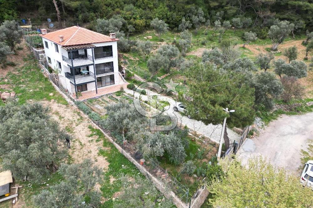 KEMALPAŞA DEREKÖY’DE SATILIK TRİPLEKS ÖZEL TASARIMLI VİLLA