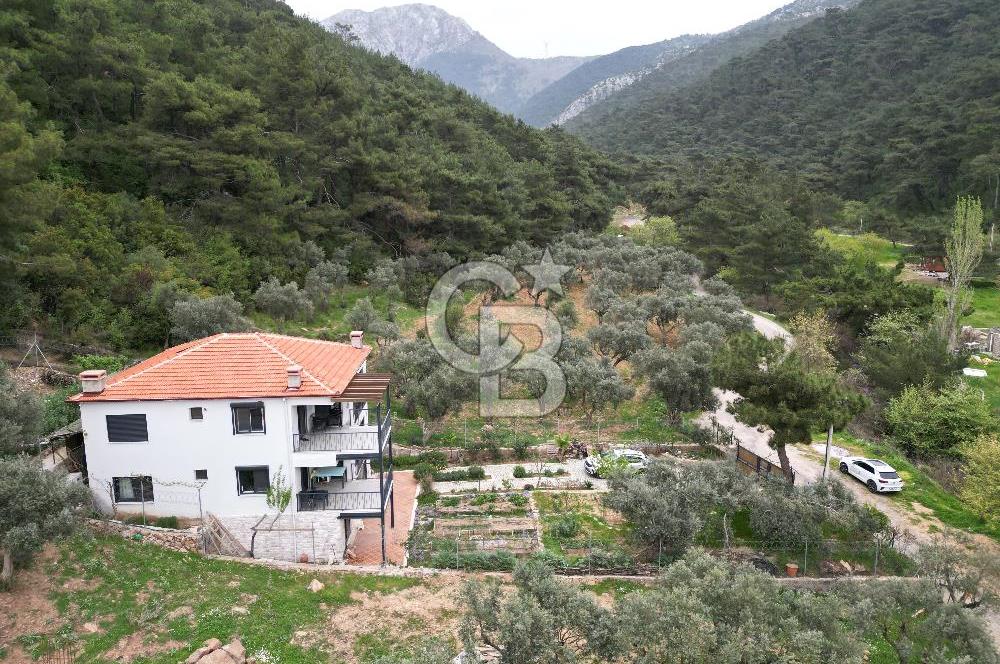 KEMALPAŞA DEREKÖY’DE SATILIK TRİPLEKS ÖZEL TASARIMLI VİLLA