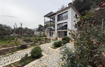 KEMALPAŞA DEREKÖY’DE SATILIK TRİPLEKS ÖZEL TASARIMLI VİLLA