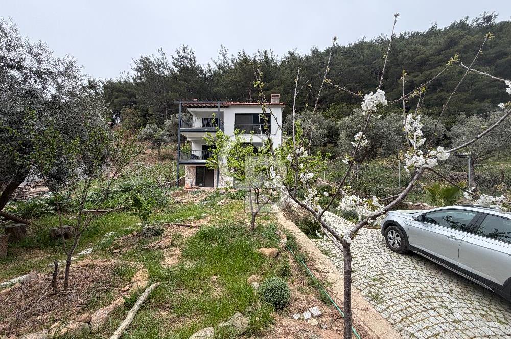 KEMALPAŞA DEREKÖY’DE SATILIK TRİPLEKS ÖZEL TASARIMLI VİLLA