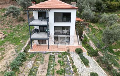 KEMALPAŞA DEREKÖY’DE SATILIK TRİPLEKS ÖZEL TASARIMLI VİLLA