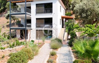 KEMALPAŞA DEREKÖY’DE SATILIK TRİPLEKS ÖZEL TASARIMLI VİLLA