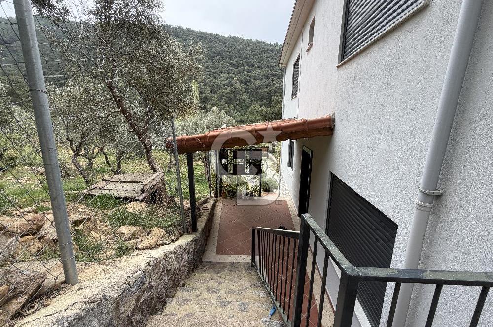 KEMALPAŞA DEREKÖY’DE SATILIK TRİPLEKS ÖZEL TASARIMLI VİLLA