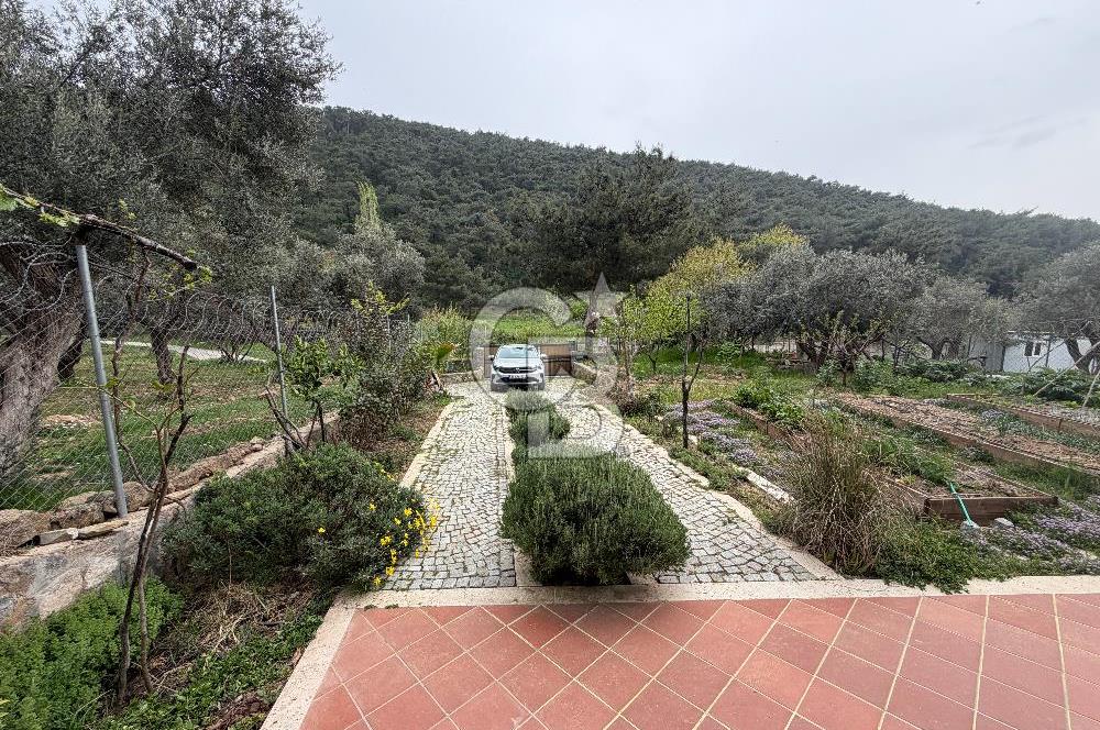 KEMALPAŞA DEREKÖY’DE SATILIK TRİPLEKS ÖZEL TASARIMLI VİLLA