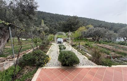 KEMALPAŞA DEREKÖY’DE SATILIK TRİPLEKS ÖZEL TASARIMLI VİLLA