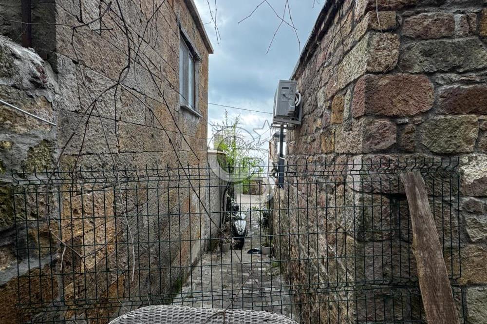 ÇANAKKALE AYVACIK KAYALAR KÖYÜNDE SATILIK KÖY EVİ VE ARSASI