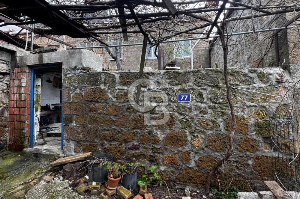 ÇANAKKALE AYVACIK KAYALAR KÖYÜNDE SATILIK KÖY EVİ VE ARSASI