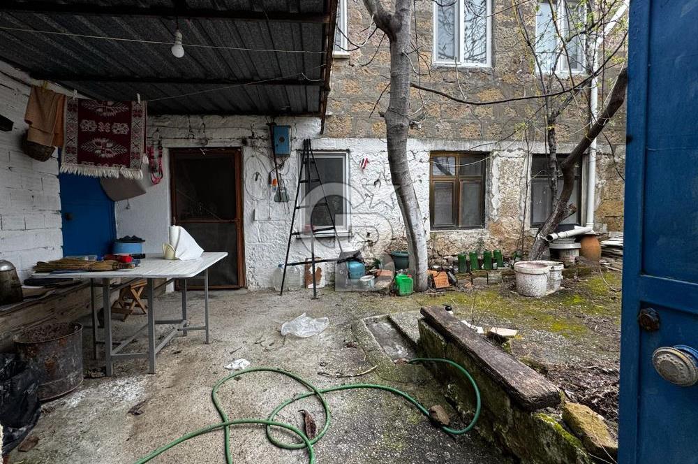 ÇANAKKALE AYVACIK KAYALAR KÖYÜNDE SATILIK KÖY EVİ VE ARSASI