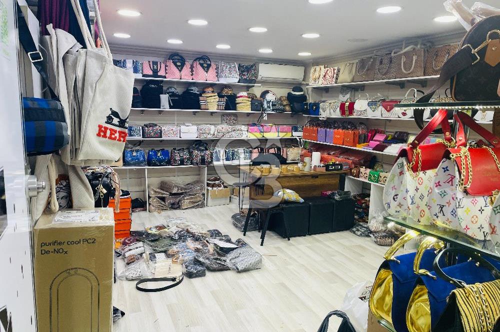 Beyazıt Merkezde Azaklar Çarşısında Satılık 22 m2 Dükkan Mağaza