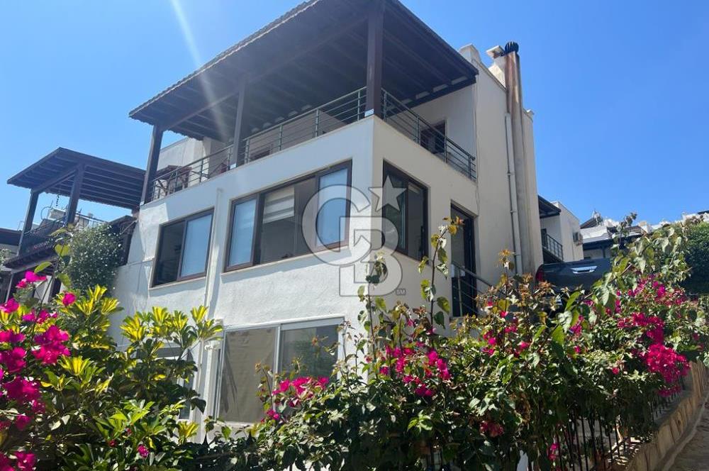 Bodrum Gündoğanda Havuzlu Site içinde 230 M2 4+2 Satılık Villa