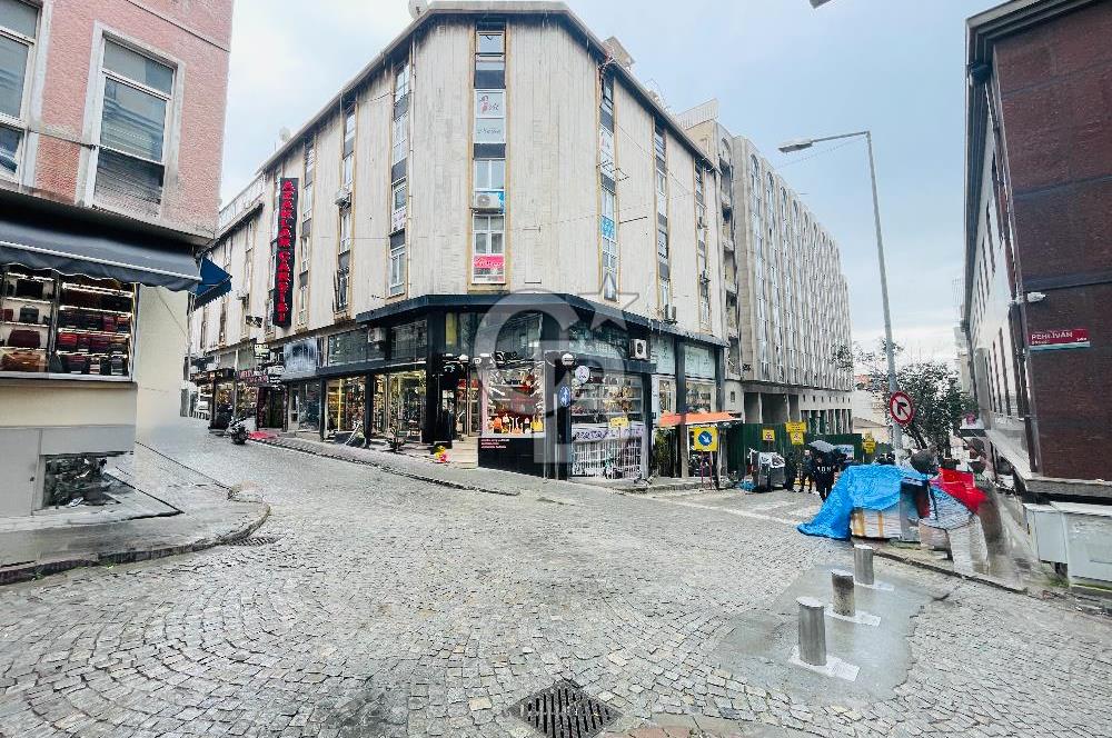 Beyazıt Merkezde Azaklar Çarşısında Satılık 22 m2 Dükkan Mağaza