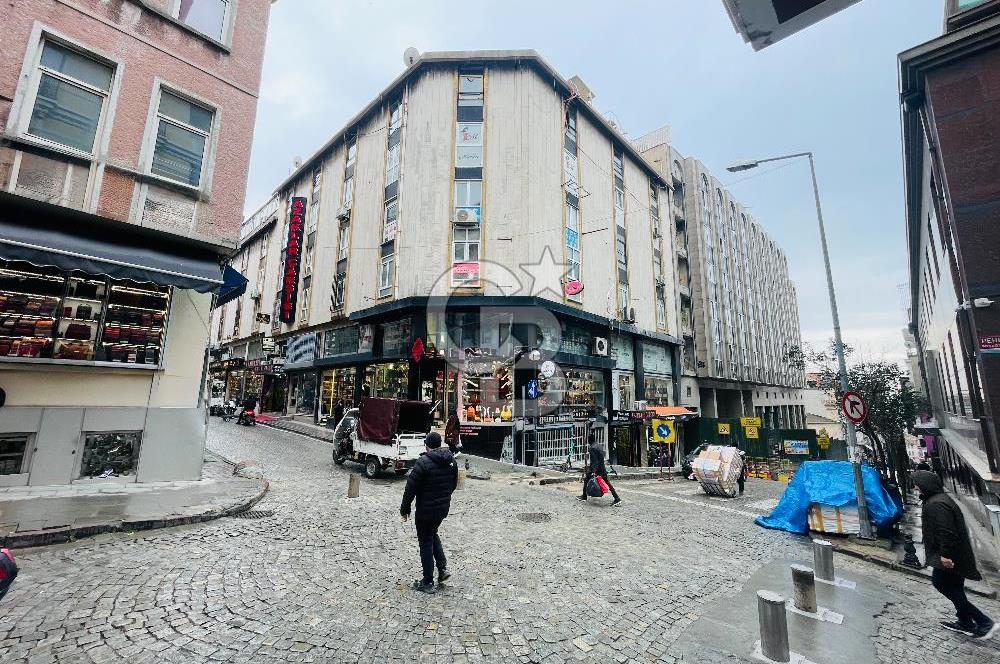 Beyazıt Merkezde Azaklar Çarşısında Satılık 22 m2 Dükkan Mağaza