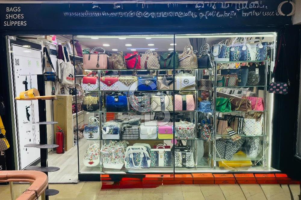 Beyazıt Merkezde Azaklar Çarşısında Satılık 22 m2 Dükkan Mağaza