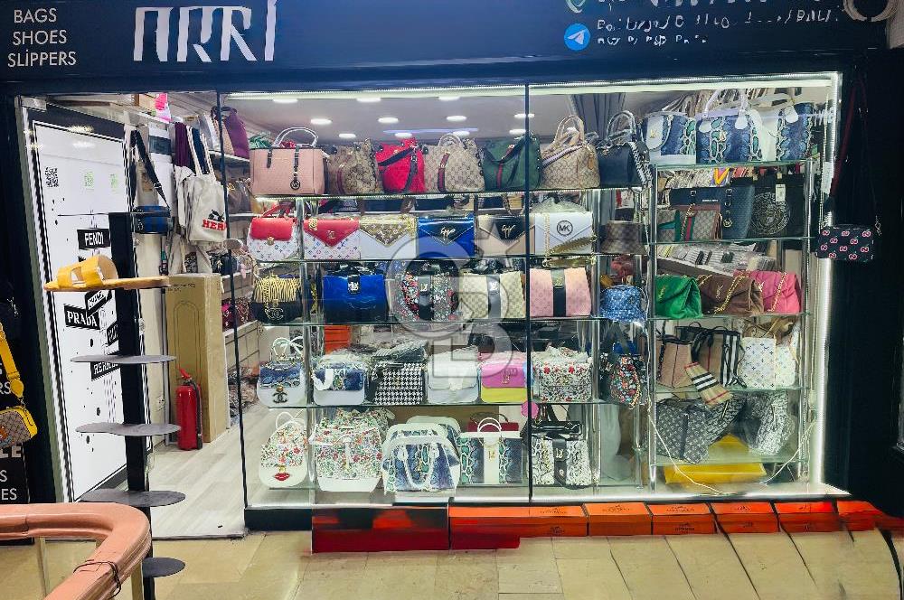 Beyazıt Merkezde Azaklar Çarşısında Satılık 22 m2 Dükkan Mağaza